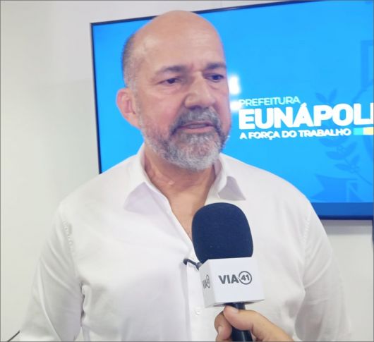 Foto: O prefeito Robério durante a coletiva em seu Gabinete | A Gazeta Bahia