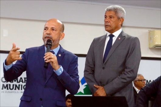 Foto: Prefeito Robério Oliveira e o governador Jerônimo. A Gazeta Bahia